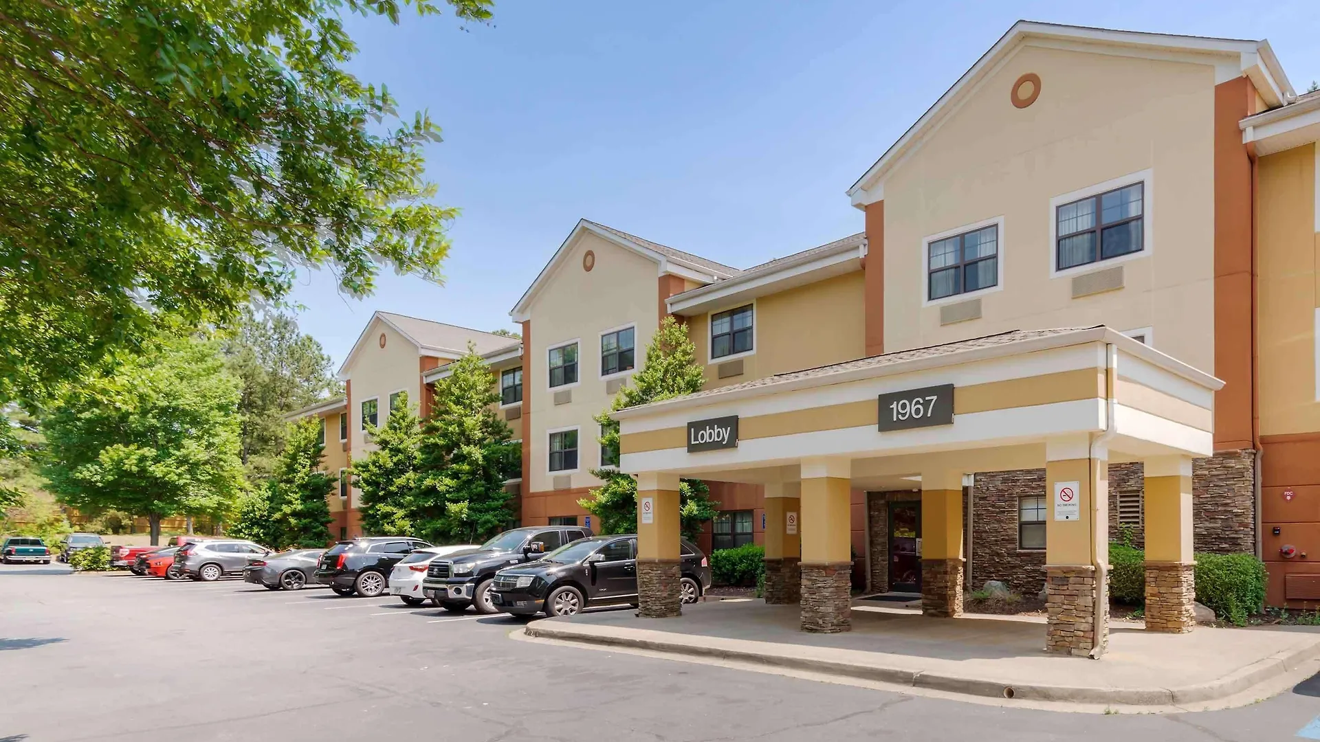Where to Stay Near Rhyne Park: 4 Cheap Hotels in Smyrna