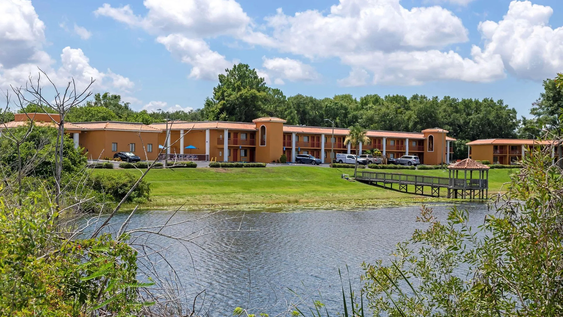 Staying In Orlando Metro: 7 Hotels Compared For Every Budget