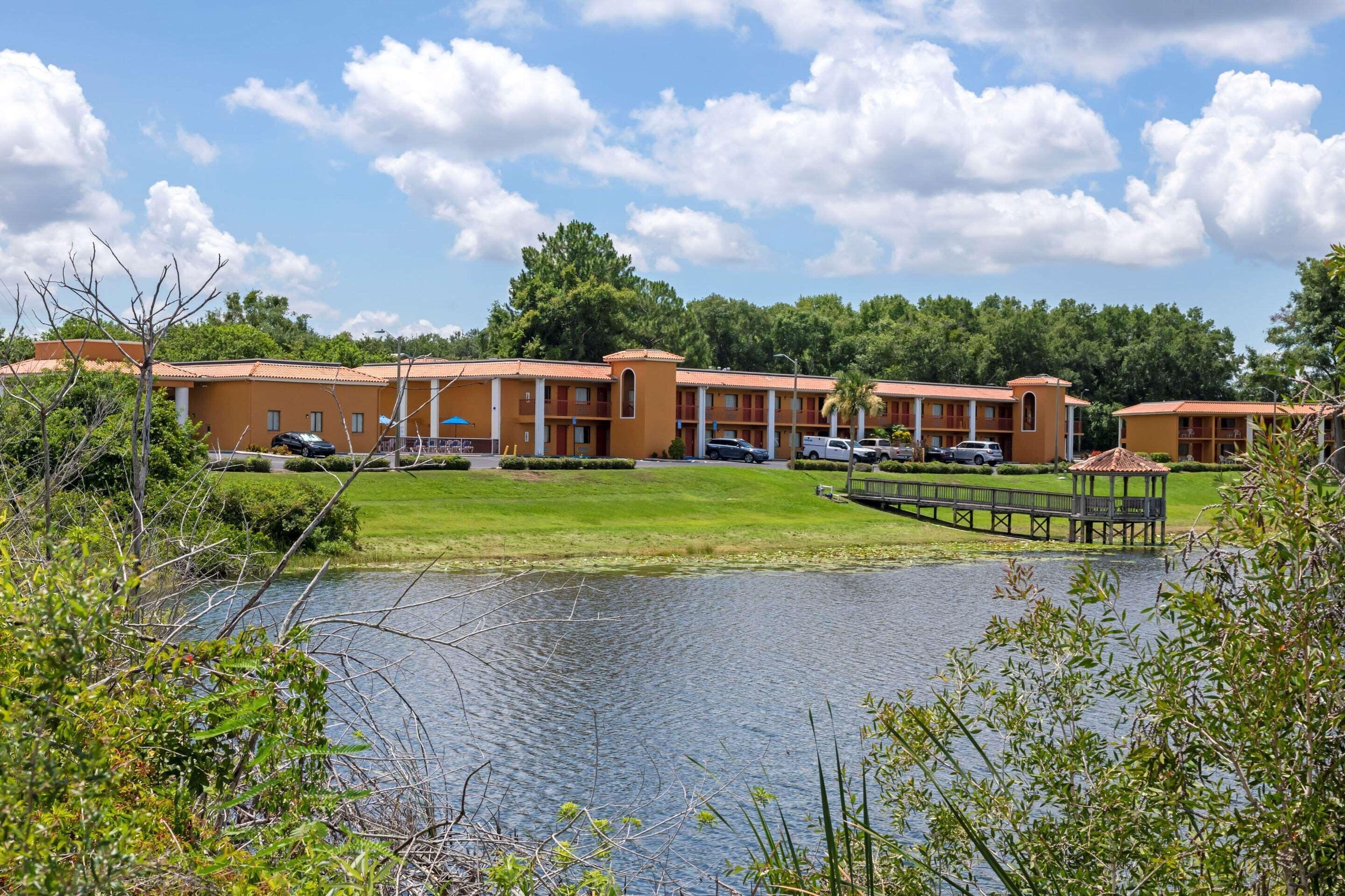 Staying In Orlando Metro: 7 Hotels Compared For Every Budget